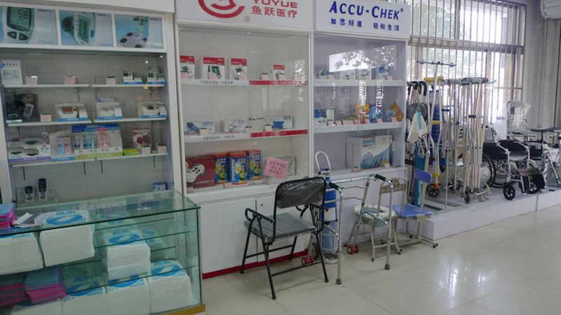 在众多老人手推轮椅品牌中，以下几款具有较高的知名度和市场口碑：